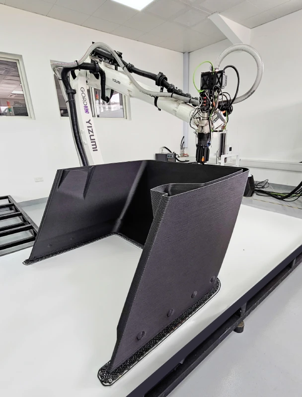 The robotic arm prints large boat sections layer by layer using carbon fiber-reinforced PPCF at GORD 3D Center, QSTP.